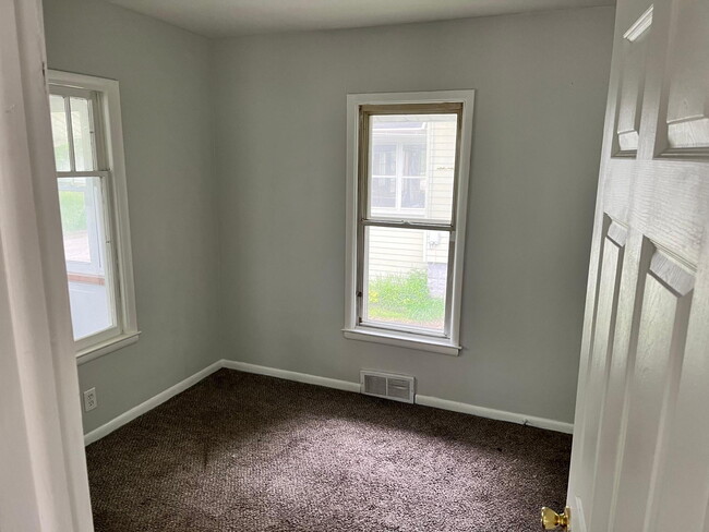 Building Photo - Bright and Functional 2-Bedroom Rental in Flint
