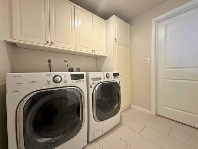 Building Photo - Beautiful Ranch-Style Home in Desirable Sn...