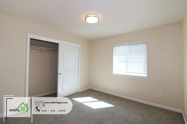 Building Photo - 810 Mission De Oro Dr