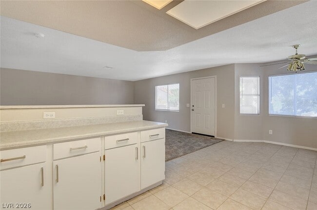 Building Photo - 2216 Benmore St