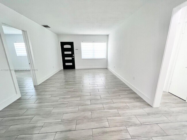 Building Photo - 7290 SW 34th Street Rd