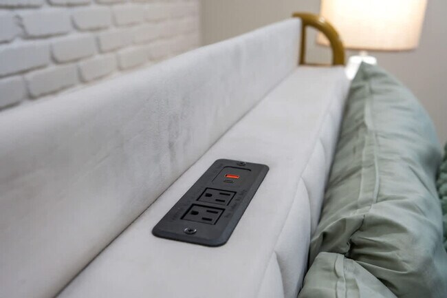 Building Photo - 13737 Via Tres Vistas