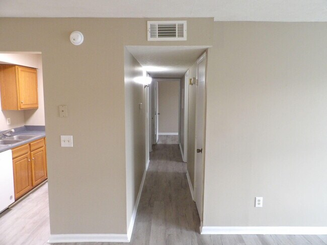 Building Photo - 140 Landings Dr