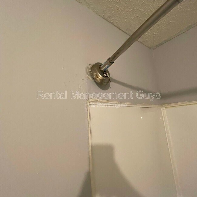 Building Photo - 2931 N Bryant Ave