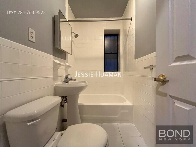 Building Photo - 724 Tenth Avenue