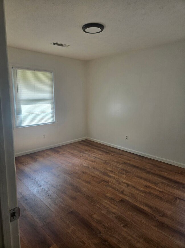 Building Photo - FOR RENT in North Columbus! Available Now!