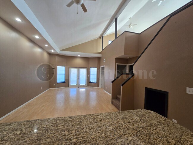 Building Photo - 1307 Gidding St