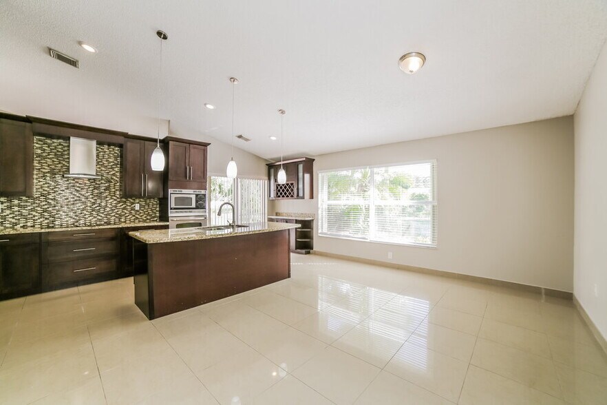 Building Photo - 13010 SW 19th Dr