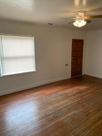 Building Photo - 2 Bedroom 1 Bath