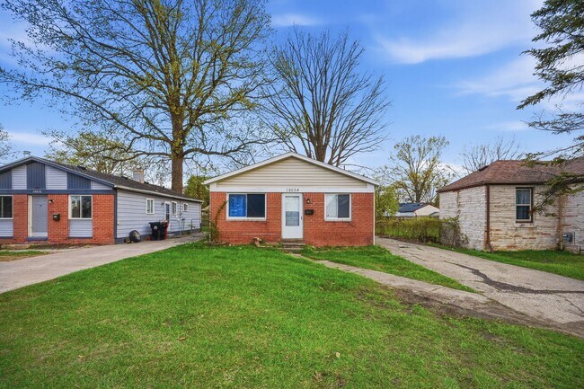 Building Photo - Come see your new home!