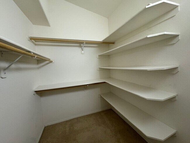 Building Photo - 3BR with SOLAR-NO Electric Bills! RV Gate & Parking, Bullhead Parkway