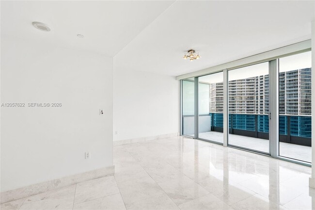 Building Photo - 200 Biscayne Blvd Way