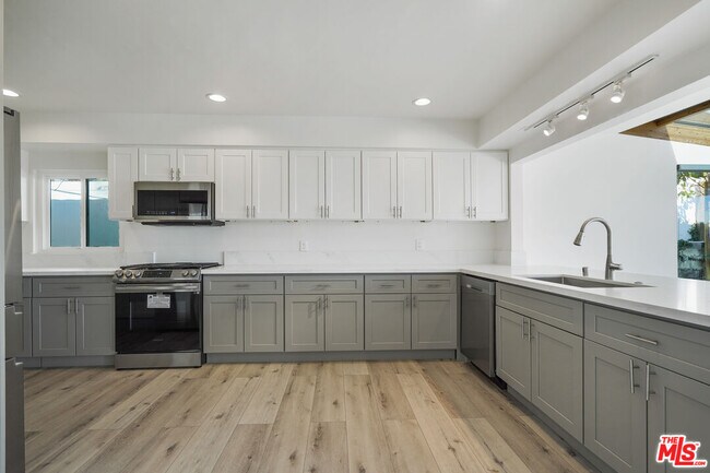 Building Photo - 16210 Bertella Dr