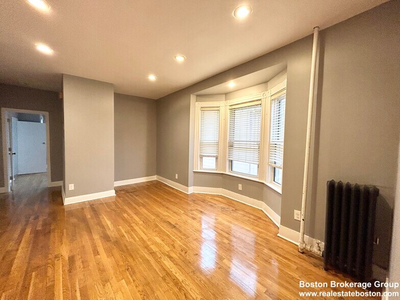 Building Photo - 14 Batchelder St