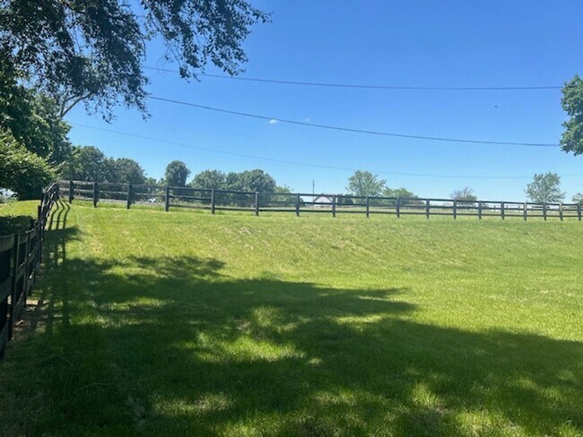 Building Photo - Country Living in Fayette County           20260515