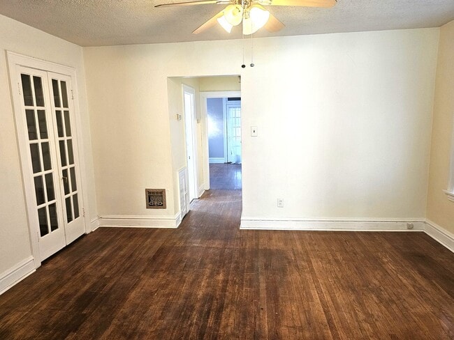 Building Photo - 4953 Holly Hills Ave