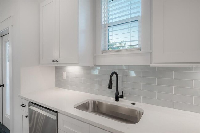 Building Photo - 807 E Ida St