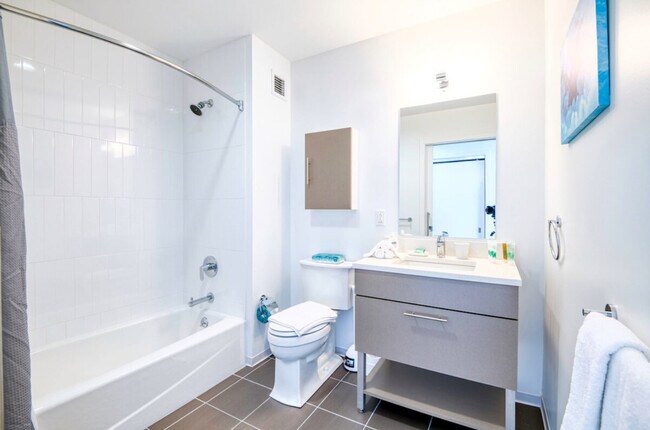 Building Photo - 250 Kendall St