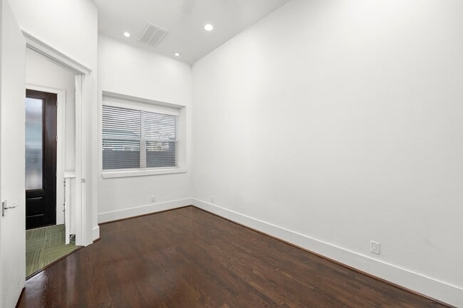 Building Photo - 1808 Oakdale St