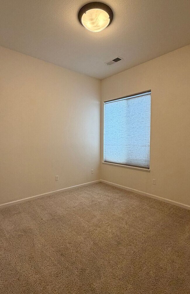 Building Photo - 1635 Murrieta Ct