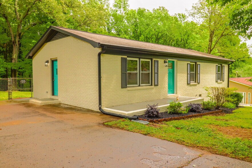Building Photo - 2608 Meadow Lark Ln