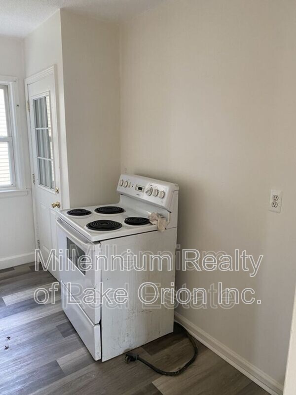 Building Photo - 78 E Fairmount Ave