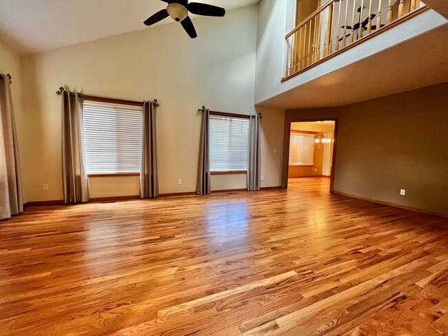 Building Photo - Stunning 4-Bedroom, 4-Bathroom Home in Sou...