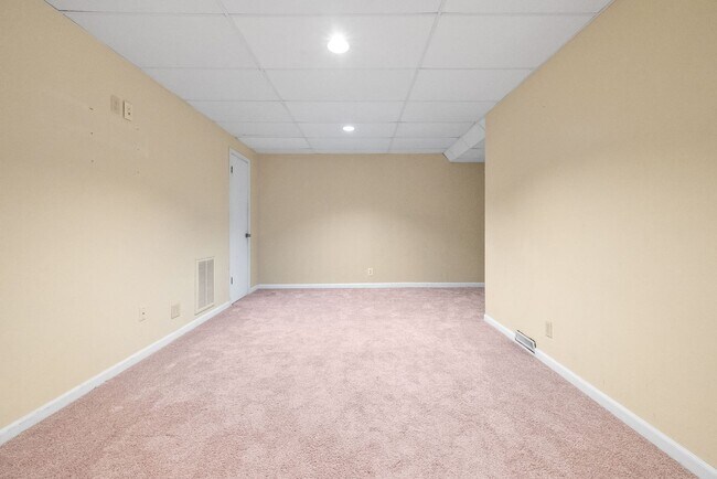 Building Photo - Pet Friendly Three Bedroom with Basement!