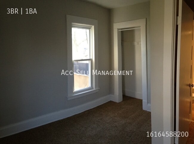 Building Photo - 956 Adams St SE