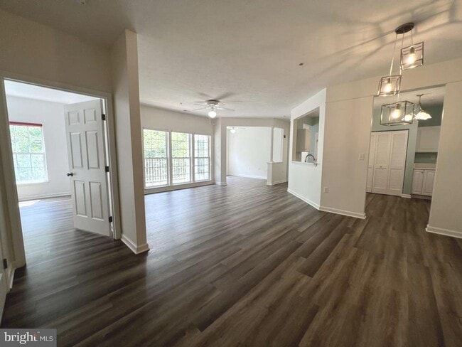 Building Photo - Beautiful 2 bedroom 2 baths condo in the gated community of Chestnut Point.
