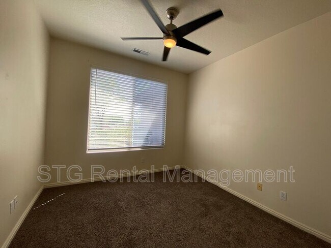 Building Photo - 3427 E Sweetwater Springs Dr