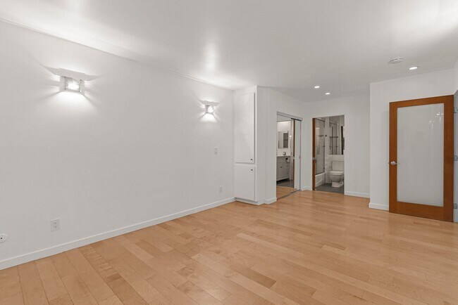 Building Photo - Fully remodeled 2BR/2BA Condo in prime West Hollywood!