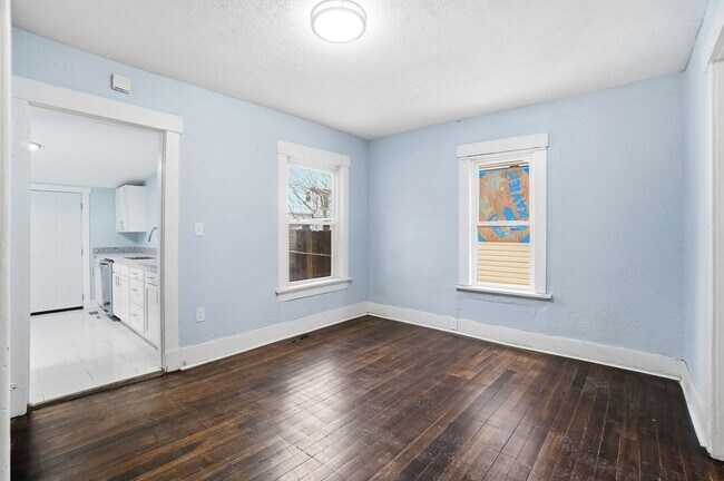 Building Photo - 44 5 Oaks Ave