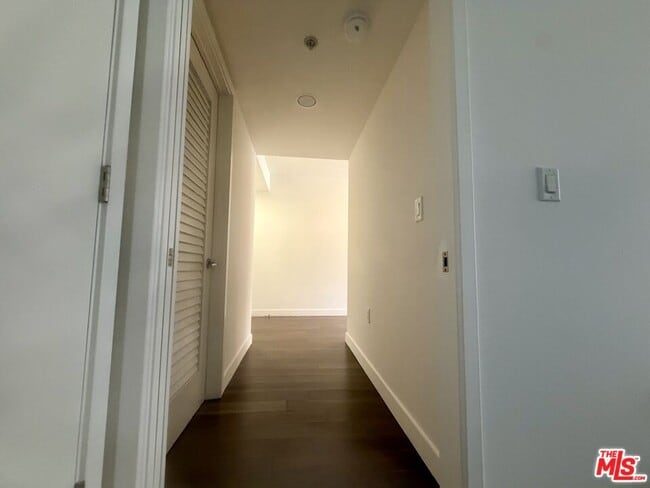 Building Photo - 901 Flower St