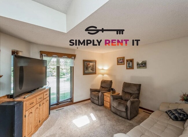 Building Photo - 3 Bedroom With 2 Car Garage, Outskirts of Ames, Available Now