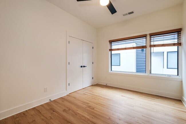 Building Photo - 50% OFF APPLICATION FEE! Sleek 2BR Townhome-Style Condo with Rooftop Deck
