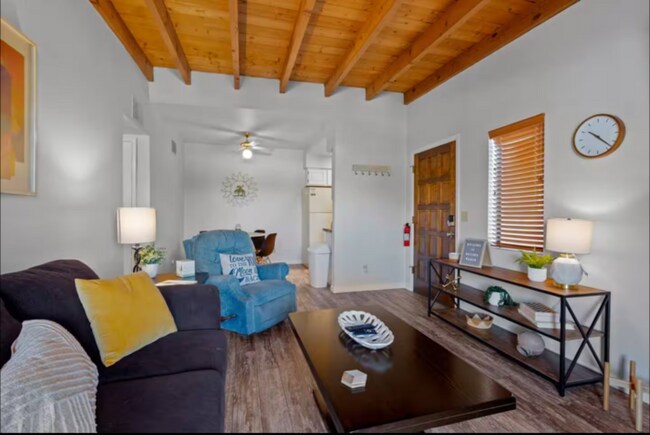 Building Photo - Beautifully Furnished 2-Bed, 2-Bath Condo ...