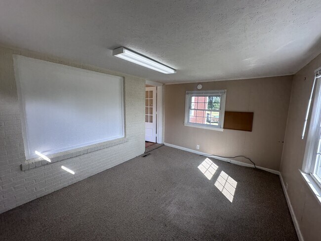 Building Photo - 4472 Dry Fork Rd