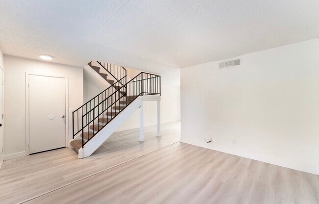 Building Photo - 200 Bel Port Dr