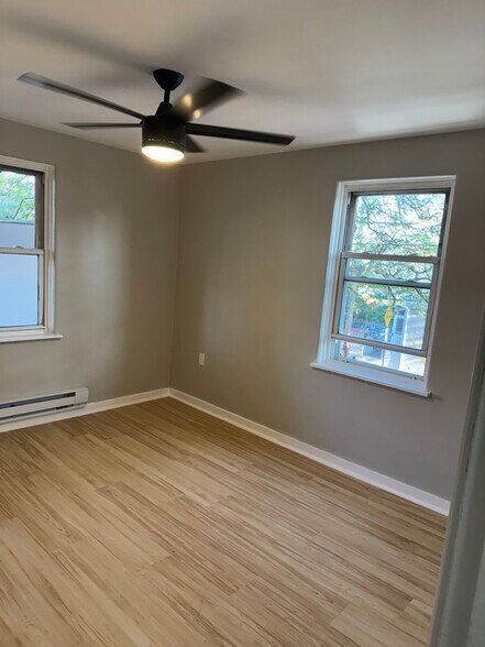 Building Photo - 548 Ridge Ave