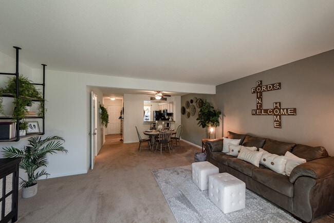 Building Photo - Fords Pointe Apartments and Townhomes