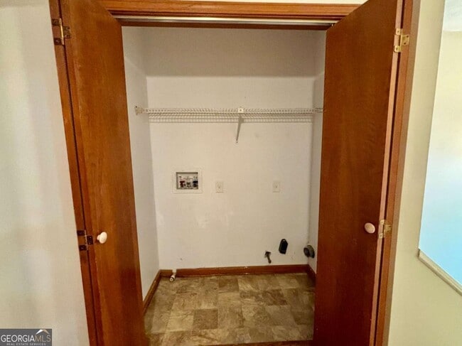 Building Photo - 666 Stratford Green Way