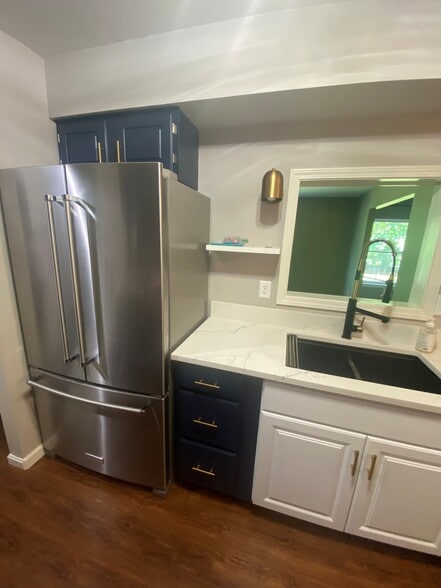 Building Photo - 6970 Carriage Hill Dr