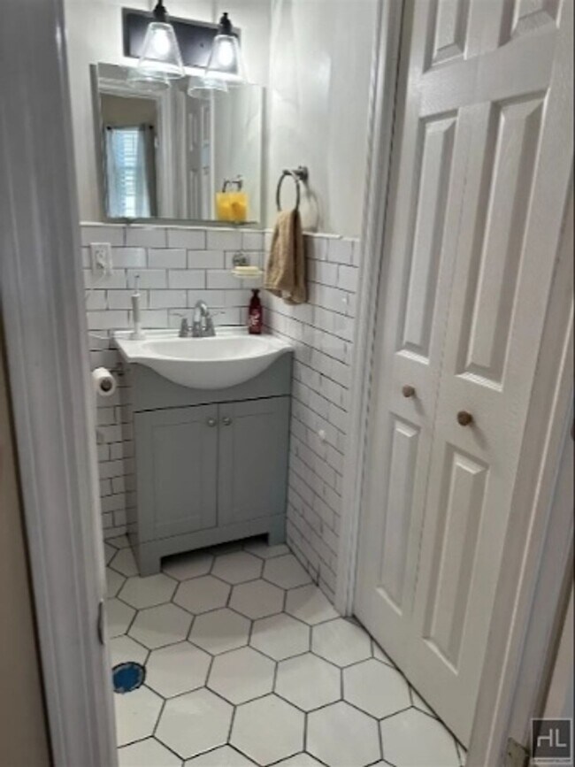 Building Photo - Explore East New York: Charming 3-Bedroom ...