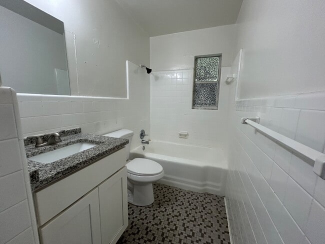 Building Photo - 645 7th St NE