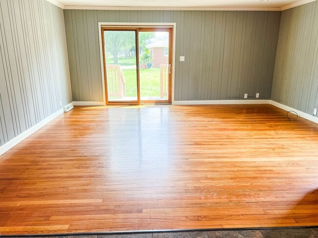 Building Photo - FOR RENT SAINT JOE-MOVE IN READY