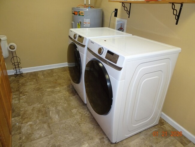 Building Photo - 4 bedrooms 2.5 bathrooms Single Family Home for Rent