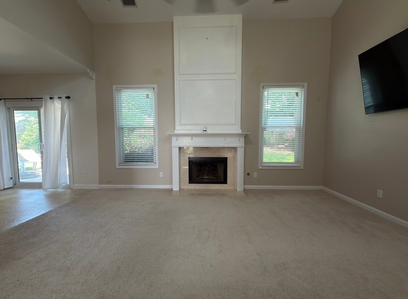Building Photo - 1570 Valley Club Dr