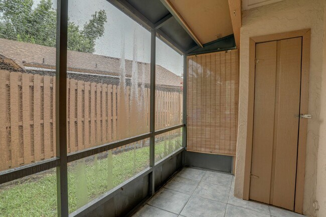Building Photo - 407 Douglas Way