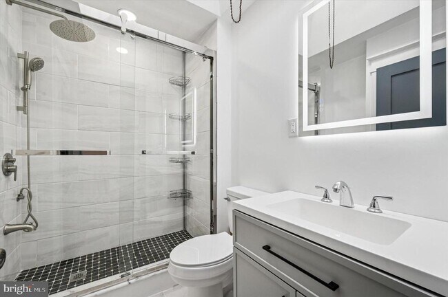 Building Photo - 703 N 66th St